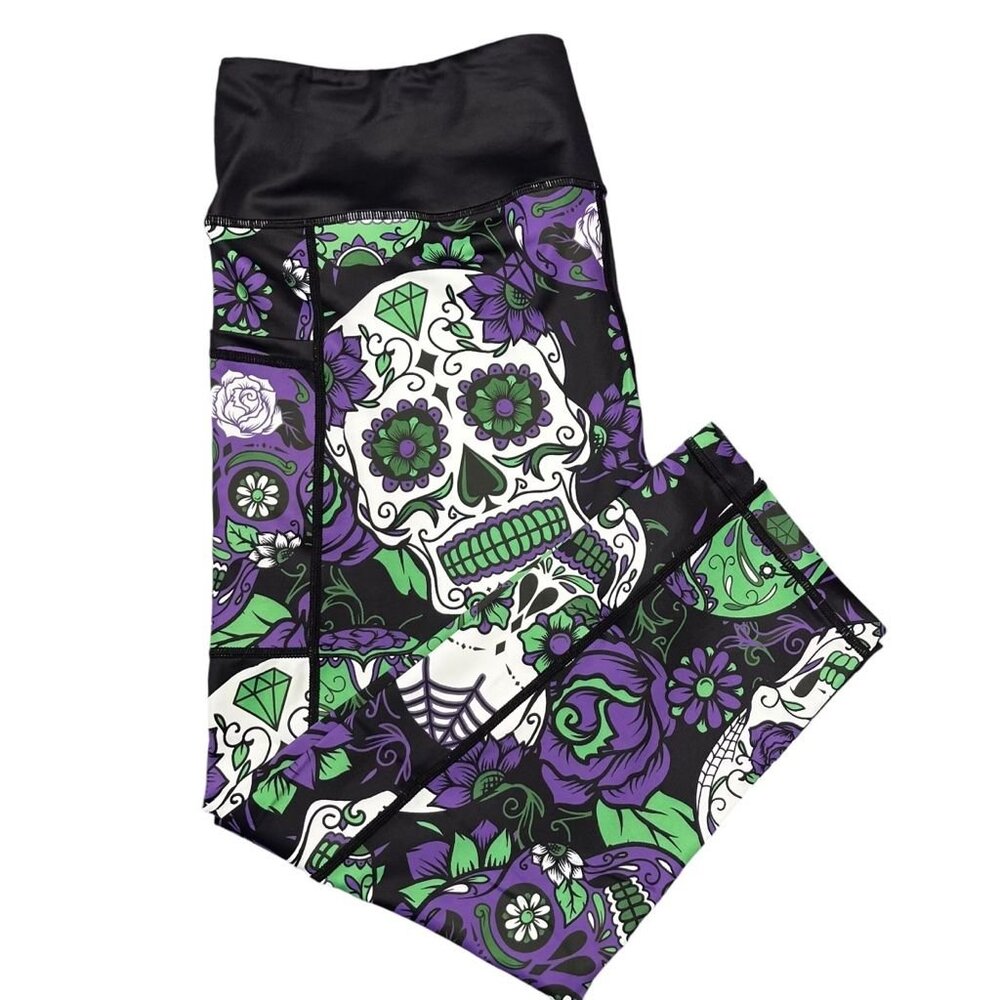 CVG  Chaos Skulls Capri Leggings SIZE L